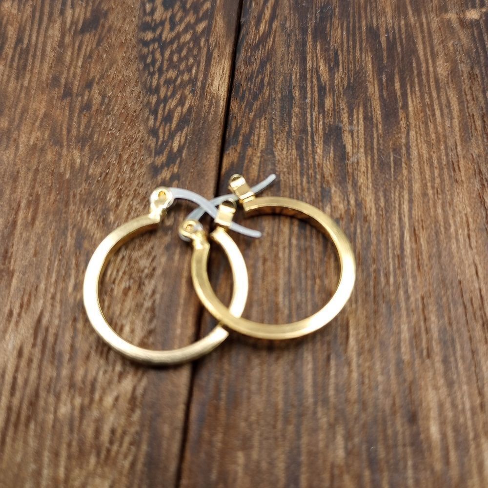Gold tone hoop estate earrings dainty and cute E221